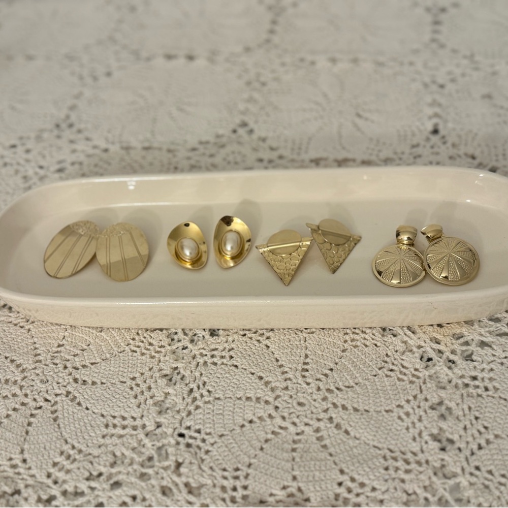 Elegant Gold Earrings Set